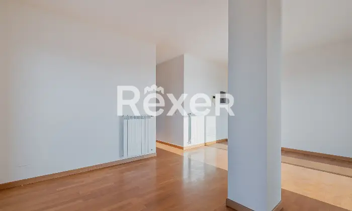 Rexer-Roma-Attico-in-via-Alessandro-Capalti-Soggiorno