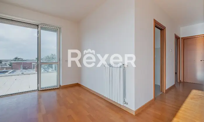 Rexer-Roma-Attico-in-via-Alessandro-Capalti-Soggiorno