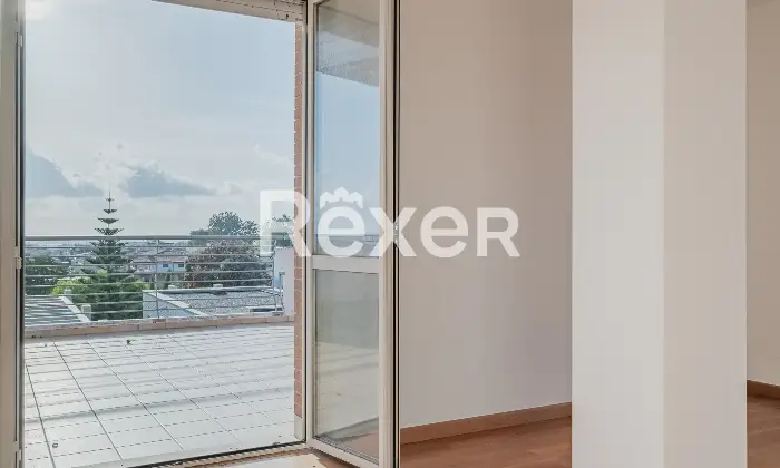 Rexer-Roma-Attico-in-via-Alessandro-Capalti-Soggiorno