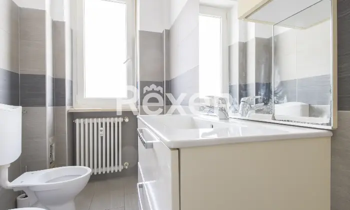 Rexer-Pinerolo-Appartamento-gi-ristrutturato-in-zona-Precollinare-Bagno