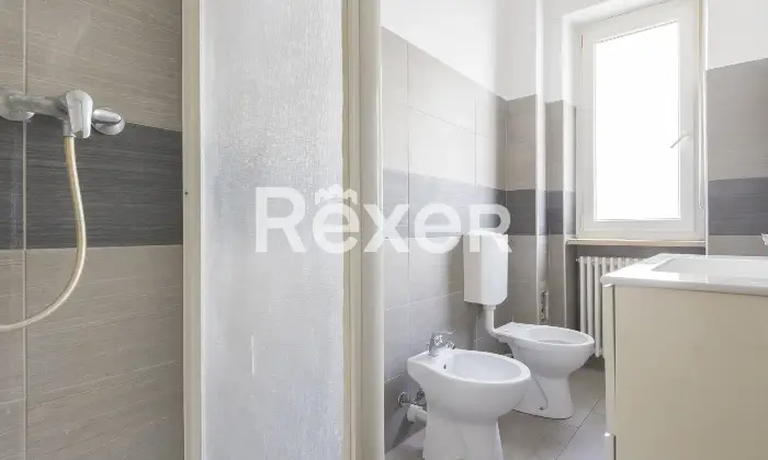 Rexer-Pinerolo-Appartamento-gi-ristrutturato-in-zona-Precollinare-Bagno