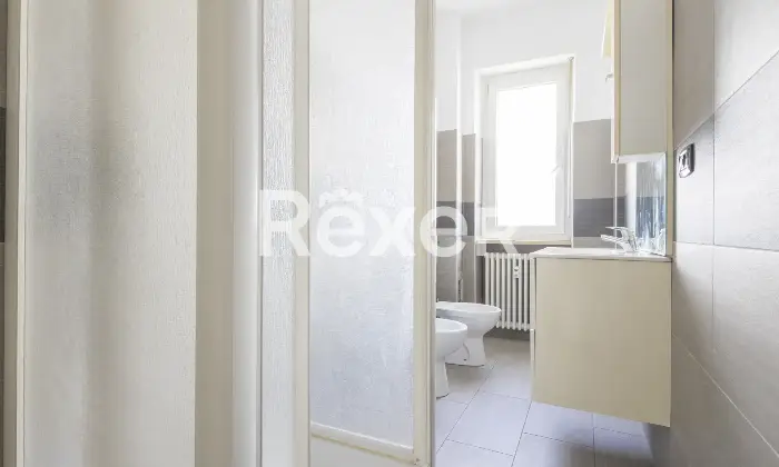 Rexer-Pinerolo-Appartamento-gi-ristrutturato-in-zona-Precollinare-Bagno