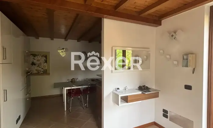 Rexer-Songavazzo-Trilocale-in-residence-con-piscina-Via-Europa-Unita-Songavazzo-Ingresso