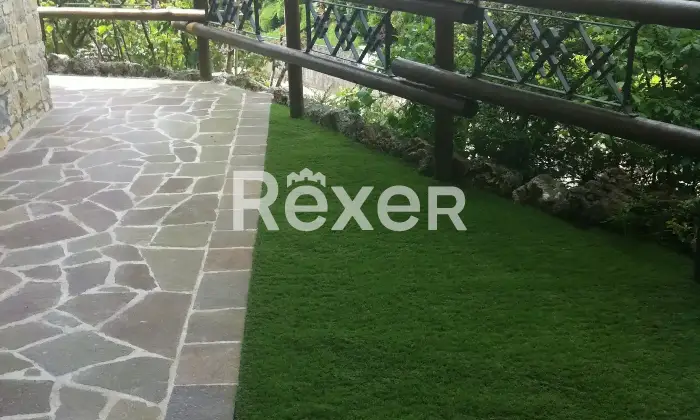 Rexer-Songavazzo-Trilocale-in-residence-con-piscina-Via-Europa-Unita-Songavazzo-Giardino