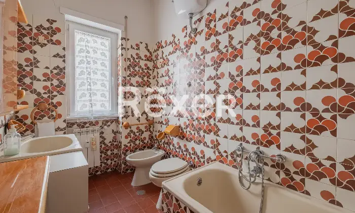 Rexer-Roma-Magliana-Nuova-Trilocale-mq-con-soffitta-mq-Altro