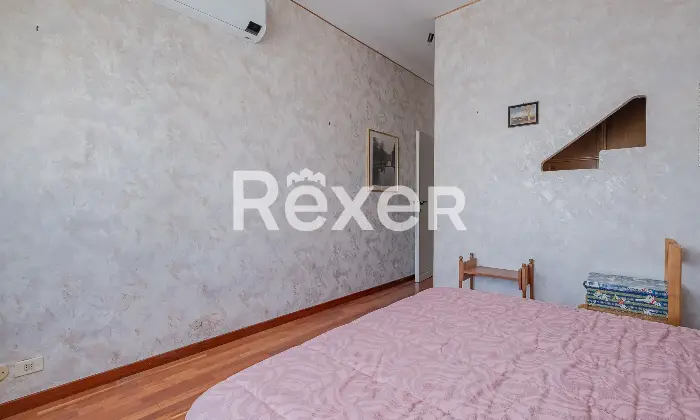 Rexer-Roma-Magliana-Nuova-Trilocale-mq-con-soffitta-mq-Altro