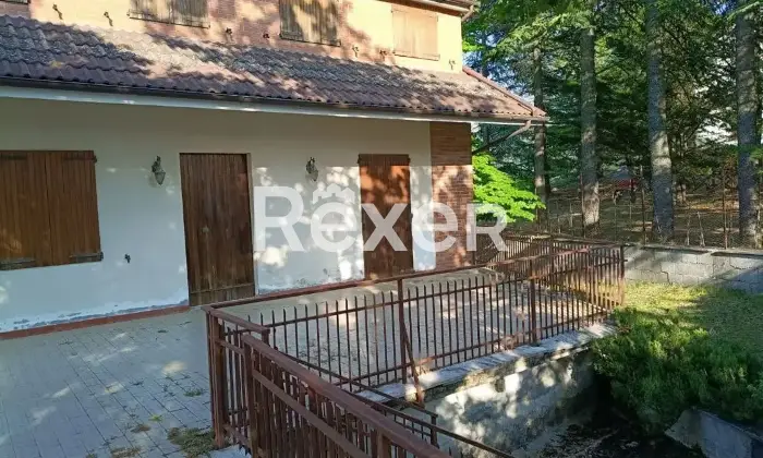 Rexer-Fiastra-Villetta-bifamiliare-con-due-appartamenti-e-box-Via-Collesanto-Fiastra-Altro