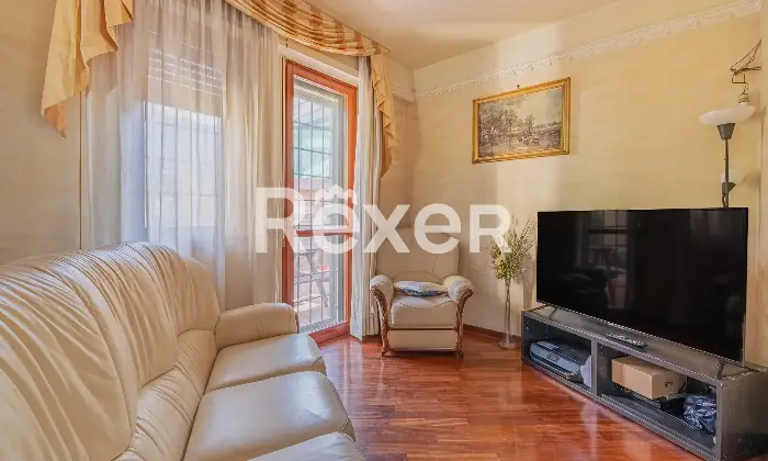 Rexer-Roma-Porzione-di-villa-bifamiliare-con-giardino-Altro