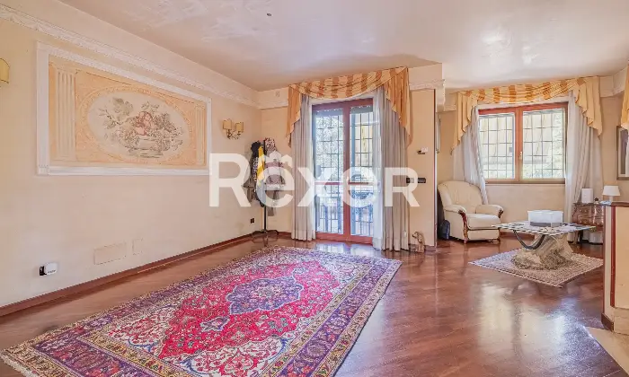 Rexer-Roma-Porzione-di-villa-bifamiliare-con-giardino-Altro
