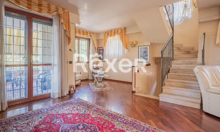 Rexer-Roma-Porzione-di-villa-bifamiliare-con-giardino-Altro