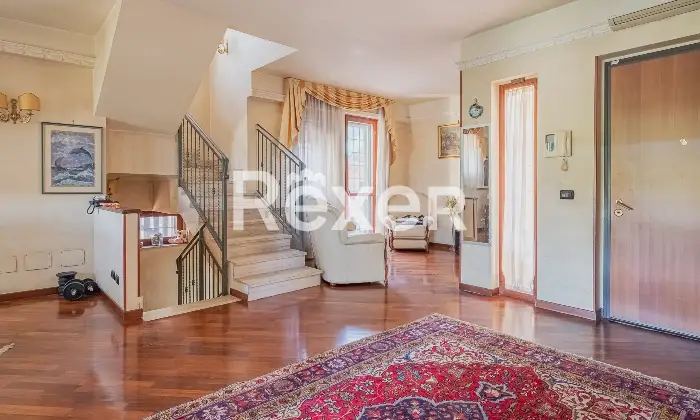 Rexer-Roma-Porzione-di-villa-bifamiliare-con-giardino-Altro