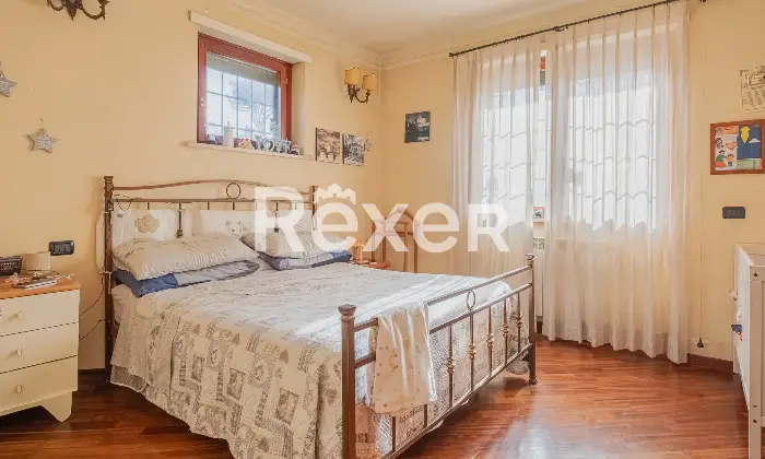 Rexer-Roma-Porzione-di-villa-bifamiliare-con-giardino-Altro