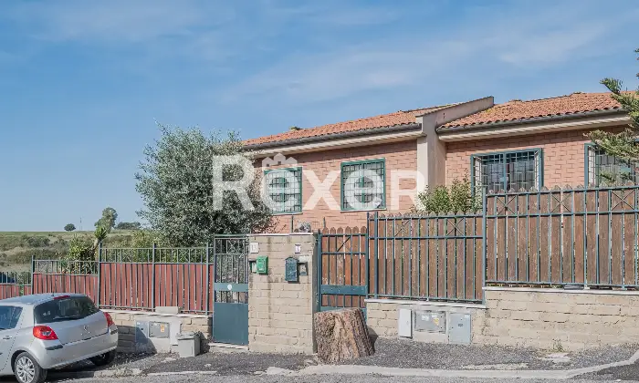 Rexer-Roma-Porzione-di-villa-bifamiliare-con-giardino-Altro