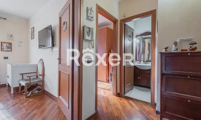 Rexer-Roma-Porzione-di-villa-bifamiliare-con-giardino-Altro