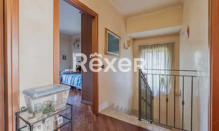 Rexer-Roma-Porzione-di-villa-bifamiliare-con-giardino-Altro