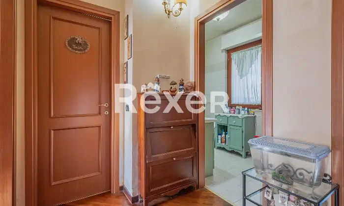 Rexer-Roma-Porzione-di-villa-bifamiliare-con-giardino-Altro