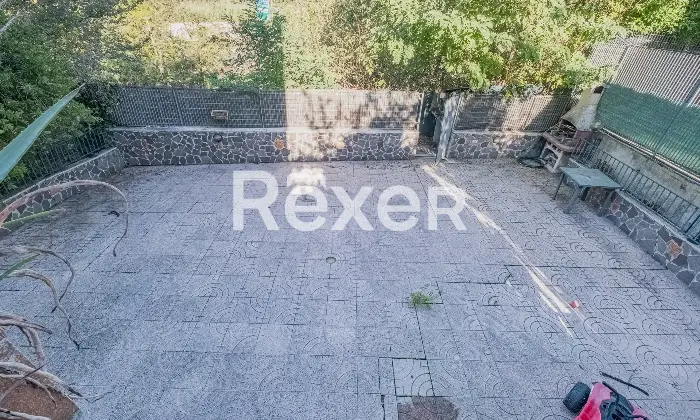 Rexer-Roma-Porzione-di-villa-bifamiliare-con-giardino-Altro