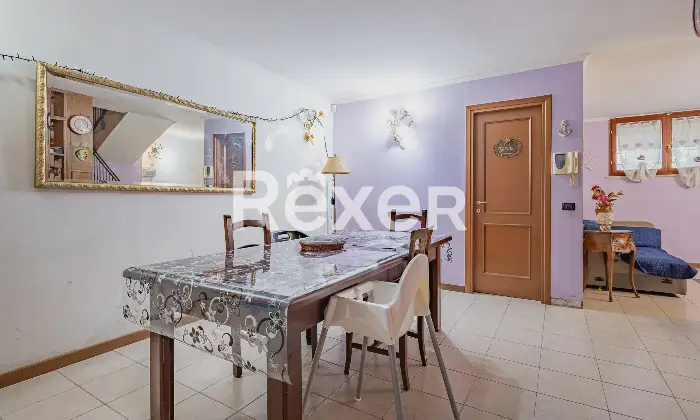 Rexer-Roma-Porzione-di-villa-bifamiliare-con-giardino-Altro