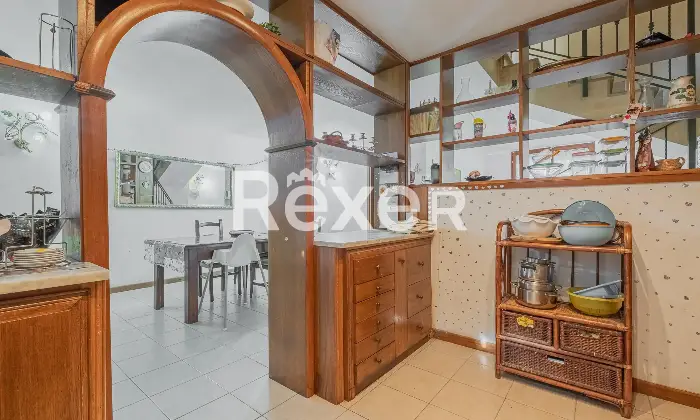 Rexer-Roma-Porzione-di-villa-bifamiliare-con-giardino-Altro