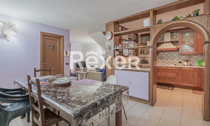 Rexer-Roma-Porzione-di-villa-bifamiliare-con-giardino-Altro