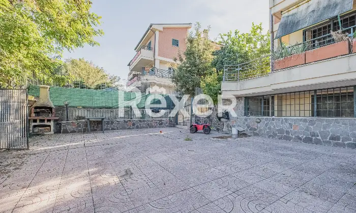 Rexer-Roma-Porzione-di-villa-bifamiliare-con-giardino-Altro