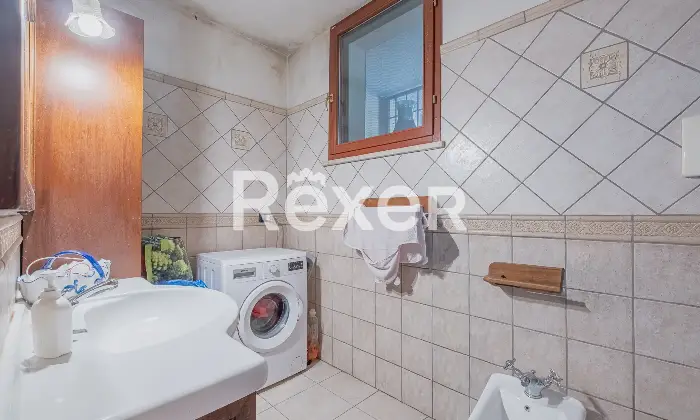 Rexer-Roma-Porzione-di-villa-bifamiliare-con-giardino-Altro