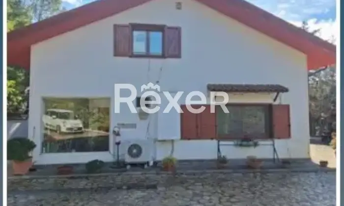 Rexer-Potenza-Villa-indipendente-con-terreno-e-impianti-energetici-in-vendita-a-Potenza-Altro