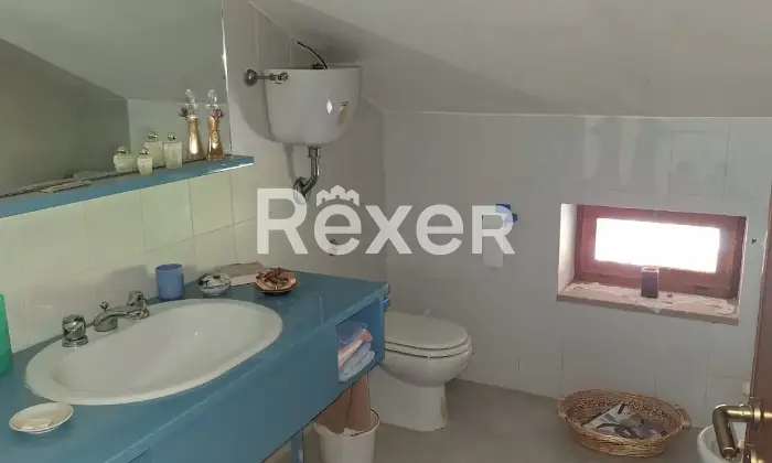 Rexer-Potenza-Villa-indipendente-con-terreno-e-impianti-energetici-in-vendita-a-Potenza-Altro