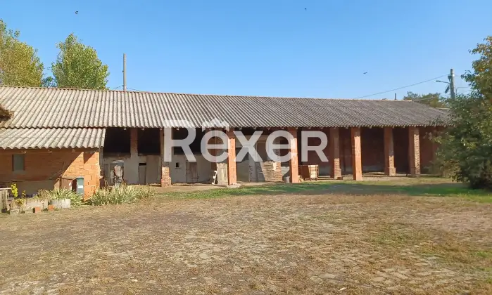 Rexer-Mortara-Cascina-indipendente-con-stalle-porticati-cortile-e-terreno-annesso-Mortara-PV-Altro