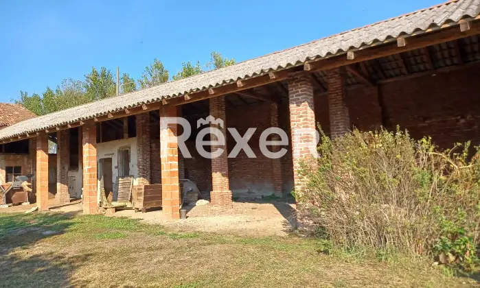Rexer-Mortara-Cascina-indipendente-con-stalle-porticati-cortile-e-terreno-annesso-Mortara-PV-Altro