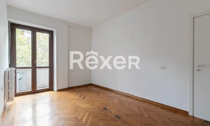 Rexer-Milano-Trilocale-con-cucina-e-balcone-di-mq-Camera-da-letto-matrimoniale