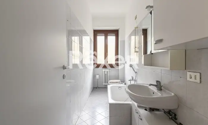 Rexer-Milano-Trilocale-con-cucina-e-balcone-di-mq-Bagno