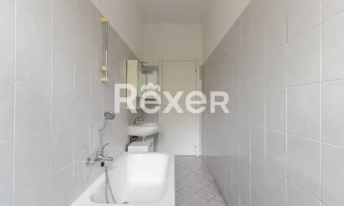 Rexer-Milano-Trilocale-con-cucina-e-balcone-di-mq-Bagno