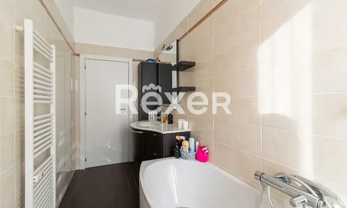 Rexer-Milano-ELEGANTE-QUADRILOCALE-CON-BALCONI-E-CANTINA-Altro