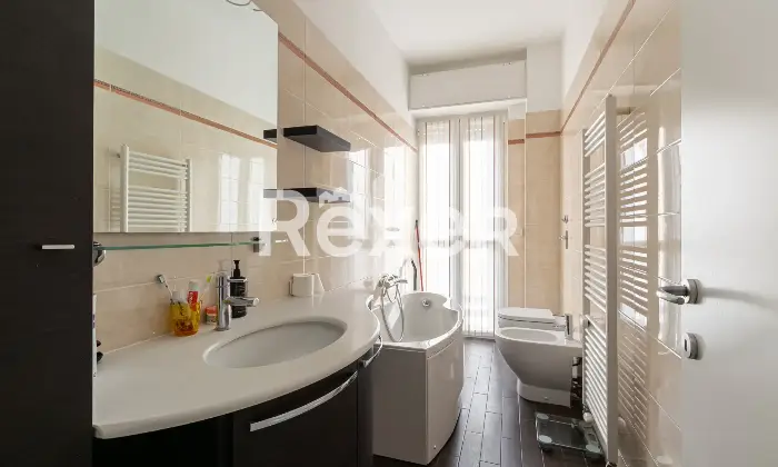 Rexer-Milano-ELEGANTE-QUADRILOCALE-CON-BALCONI-E-CANTINA-Altro