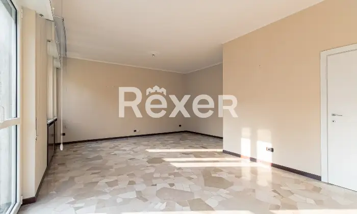 Rexer-Milano-ELEGANTE-QUADRILOCALE-CON-BALCONI-E-CANTINA-Altro
