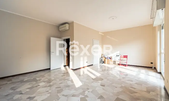 Rexer-Milano-ELEGANTE-QUADRILOCALE-CON-BALCONI-E-CANTINA-Altro