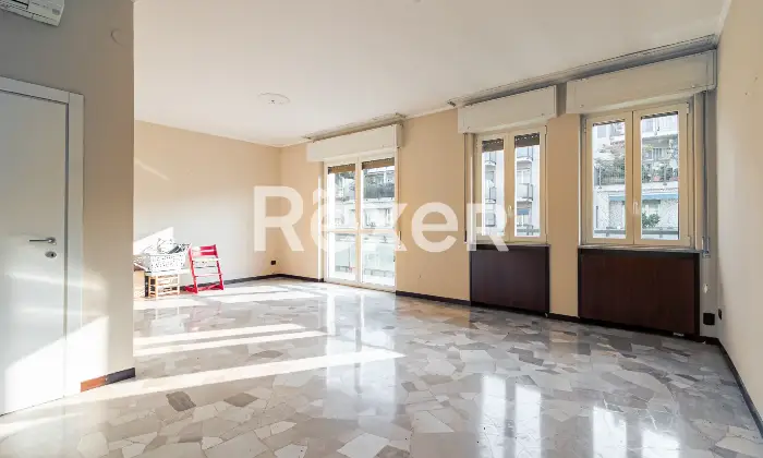 Rexer-Milano-ELEGANTE-QUADRILOCALE-CON-BALCONI-E-CANTINA-Altro