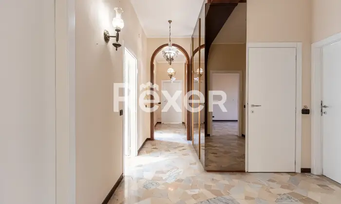 Rexer-Milano-ELEGANTE-QUADRILOCALE-CON-BALCONI-E-CANTINA-Altro