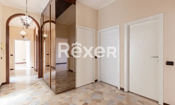 Rexer-Milano-ELEGANTE-QUADRILOCALE-CON-BALCONI-E-CANTINA-Altro