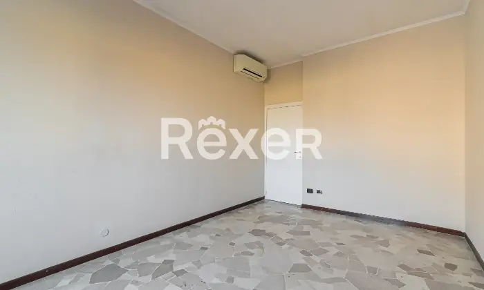 Rexer-Milano-ELEGANTE-QUADRILOCALE-CON-BALCONI-E-CANTINA-Altro