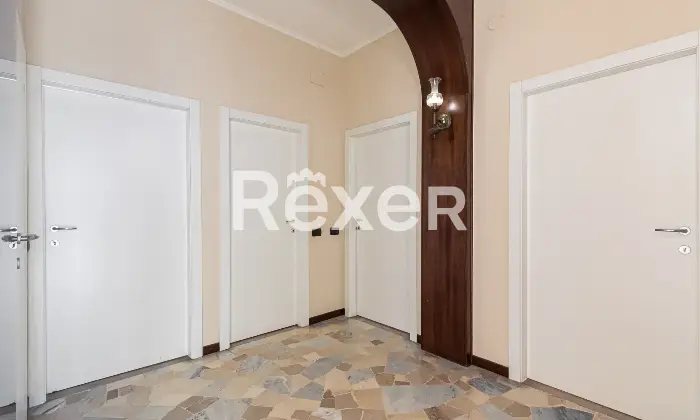Rexer-Milano-ELEGANTE-QUADRILOCALE-CON-BALCONI-E-CANTINA-Altro