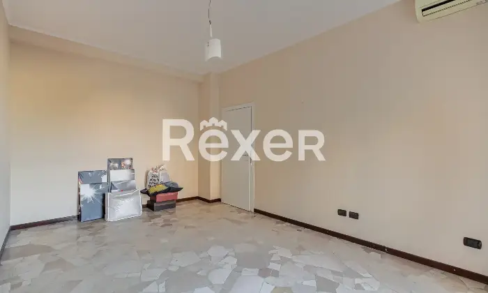 Rexer-Milano-ELEGANTE-QUADRILOCALE-CON-BALCONI-E-CANTINA-Altro