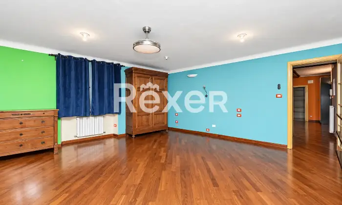 Rexer-Genova-VENDESI-GENOVA-PIAZZA-DELLE-SCUOLE-PIE-Altro