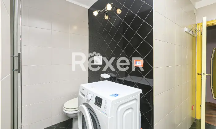 Rexer-Genova-VENDESI-GENOVA-PIAZZA-DELLE-SCUOLE-PIE-Altro