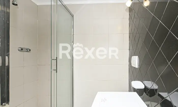 Rexer-Genova-VENDESI-GENOVA-PIAZZA-DELLE-SCUOLE-PIE-Altro