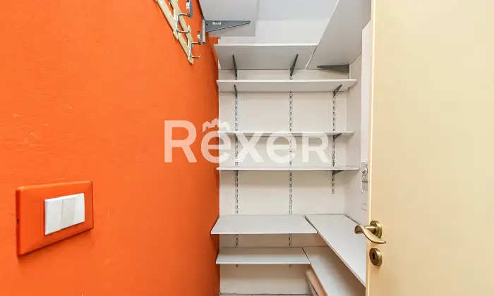 Rexer-Genova-VENDESI-GENOVA-PIAZZA-DELLE-SCUOLE-PIE-Altro