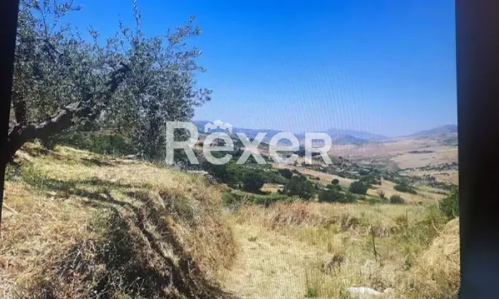 Rexer-Palazzo-Adriano-Casa-su-pi-livelli-con-cortile-e-terreno-agricolo-a-Palazzo-Adriano-Altro