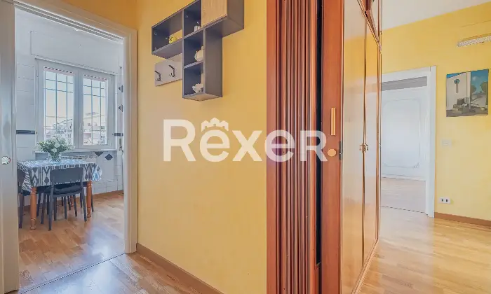 Rexer-Roma-Ampio-trilocale-ristrutturato-ultimo-piano-con-lastrico-solare-Altro