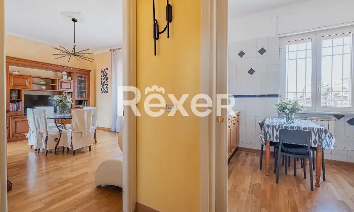 Rexer-Roma-Ampio-trilocale-ristrutturato-ultimo-piano-con-lastrico-solare-Altro